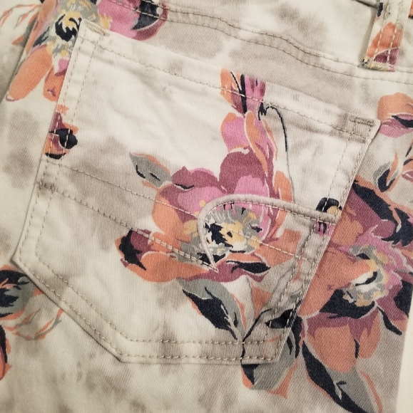 American Eagle Floral Print Stretch Jegging - Picture 2 of 8